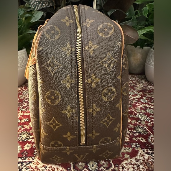 Louis Vuitton Deauville Monogram Handbag - Picture 7 of 12
